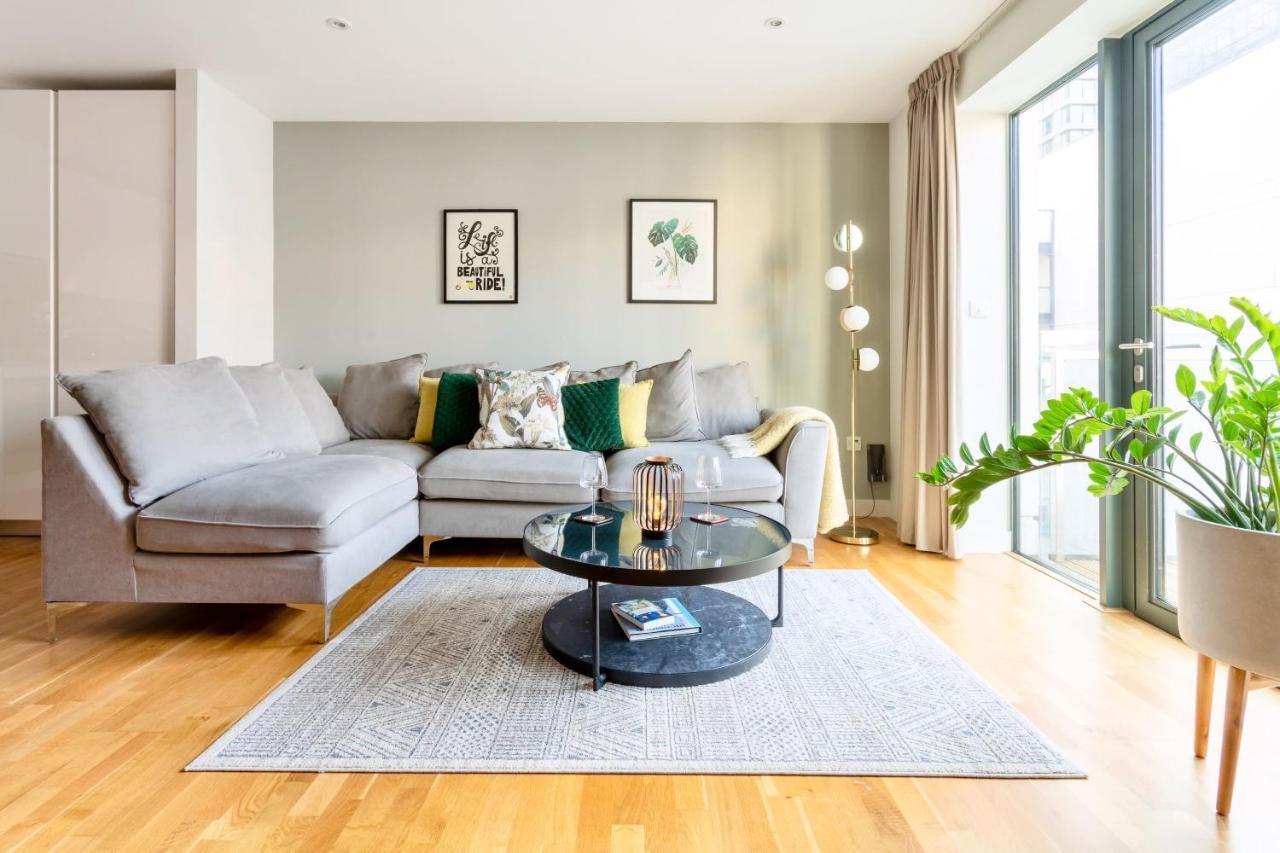 Calm Zen Oasis, In Iconic Olympic Park Apartment *